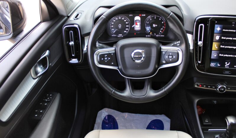 VOLVO XC 40 | FWD (przód) | Manualna | 156 KM | Czarny full
