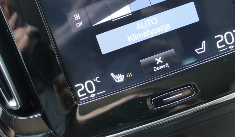 VOLVO XC 40 | FWD (przód) | Manualna | 156 KM | Czarny full
