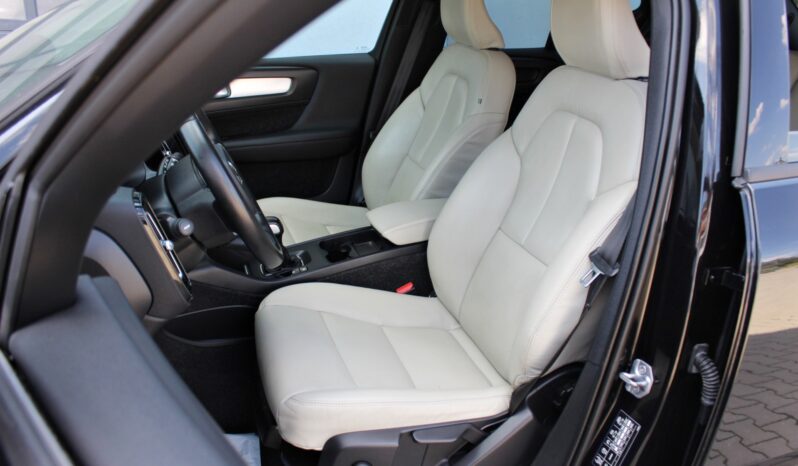 VOLVO XC 40 | FWD (przód) | Manualna | 156 KM | Czarny full