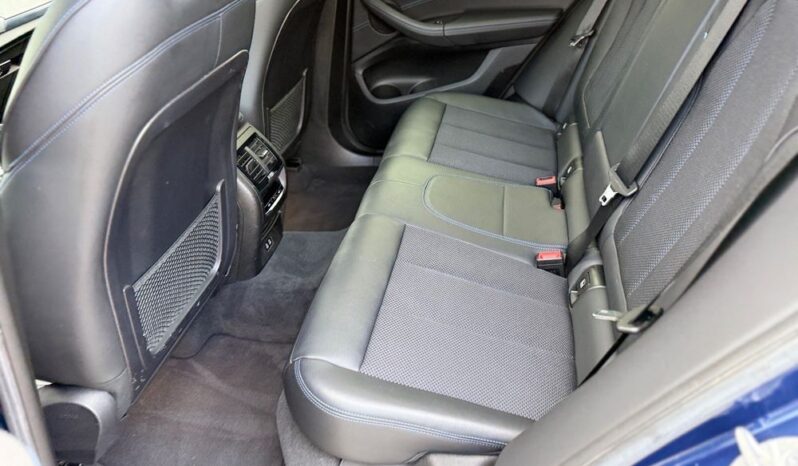 BMW X3  | 4×4 (doł. automatycznie) | Automatyczna | 150 KM | Granatowy full