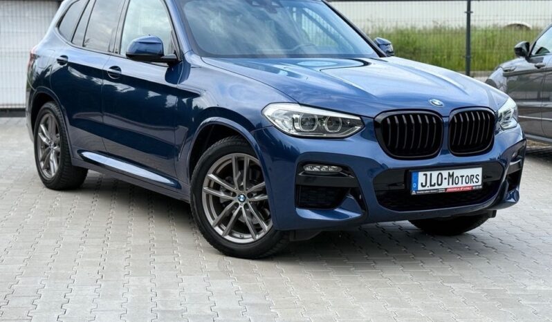 BMW X3  | 4×4 (doł. automatycznie) | Automatyczna | 150 KM | Granatowy full