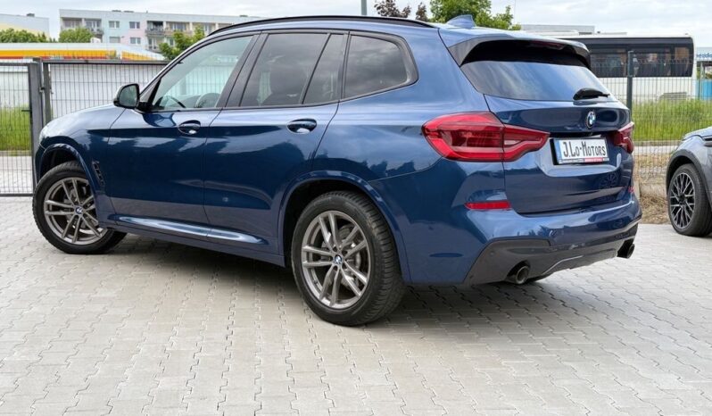 BMW X3  | 4×4 (doł. automatycznie) | Automatyczna | 150 KM | Granatowy full