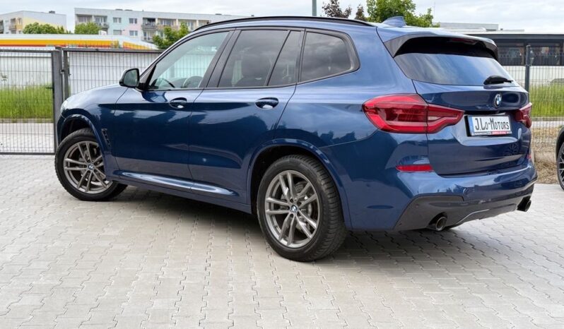 BMW X3  | 4×4 (doł. automatycznie) | Automatyczna | 150 KM | Granatowy full
