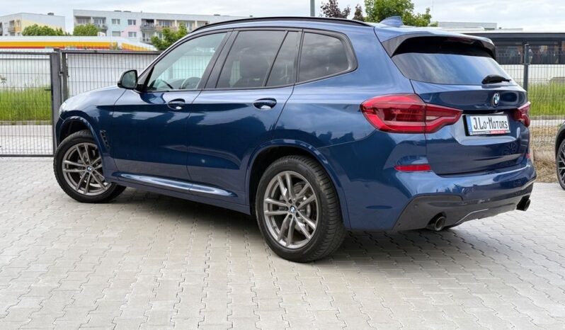 BMW X3  | 4×4 (doł. automatycznie) | Automatyczna | 150 KM | Granatowy full