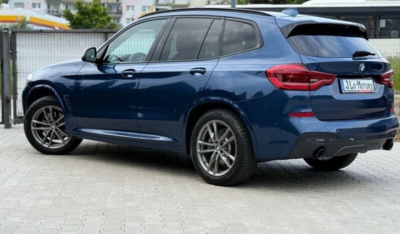 BMW X3  | 4×4 (doł. automatycznie) | Automatyczna | 150 KM | Granatowy full
