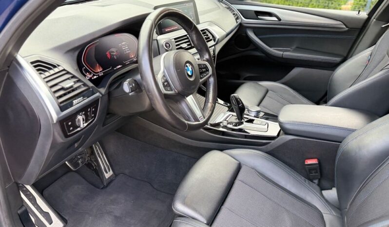 BMW X3  | 4×4 (doł. automatycznie) | Automatyczna | 150 KM | Granatowy full