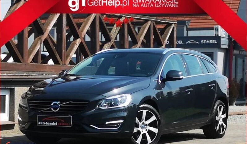 VOLVO V60  | 4×4 (doł. automatycznie) | Automatyczna | 220 KM | Szary