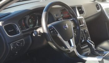 VOLVO V60  | 4×4 (doł. automatycznie) | Automatyczna | 220 KM | Szary full