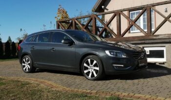 VOLVO V60  | 4×4 (doł. automatycznie) | Automatyczna | 220 KM | Szary full
