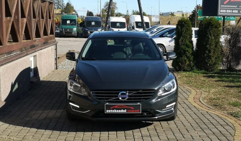 VOLVO V60  | 4×4 (doł. automatycznie) | Automatyczna | 220 KM | Szary full