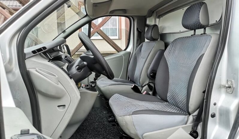 RENAULT Trafic  | FWD (przód) | Manualna | 90 KM | Srebrny full