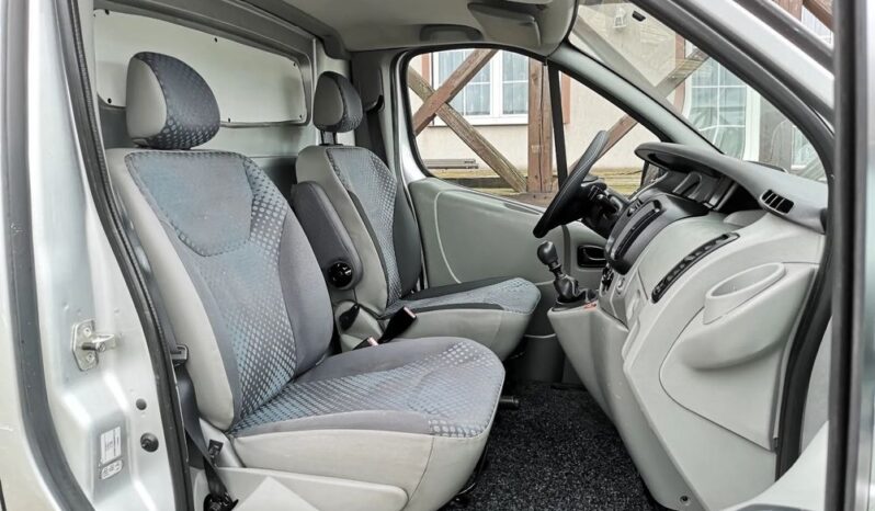 RENAULT Trafic  | FWD (przód) | Manualna | 90 KM | Srebrny full