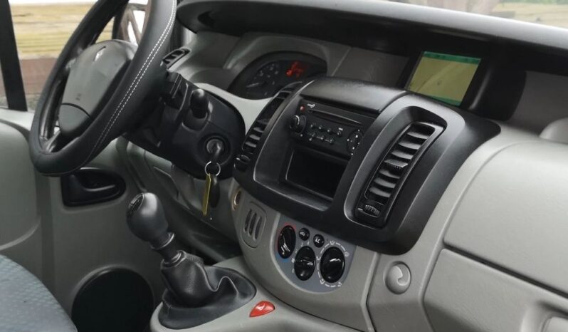 RENAULT Trafic  | FWD (przód) | Manualna | 90 KM | Srebrny full