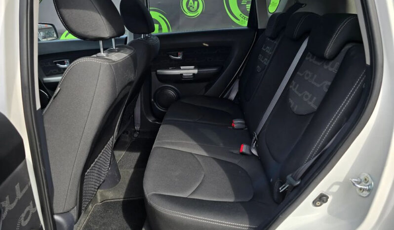 KIA Soul  | FWD (przód) | Manualna | 140 KM | Biały full