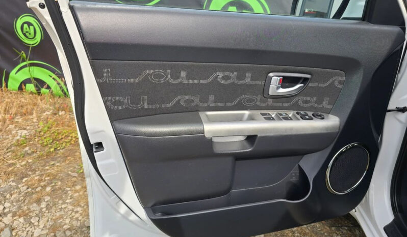 KIA Soul  | FWD (przód) | Manualna | 140 KM | Biały full