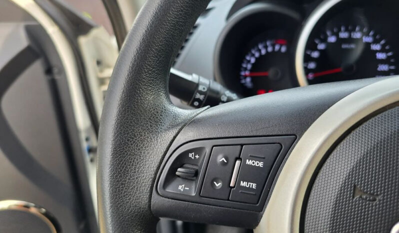 KIA Soul  | FWD (przód) | Manualna | 140 KM | Biały full