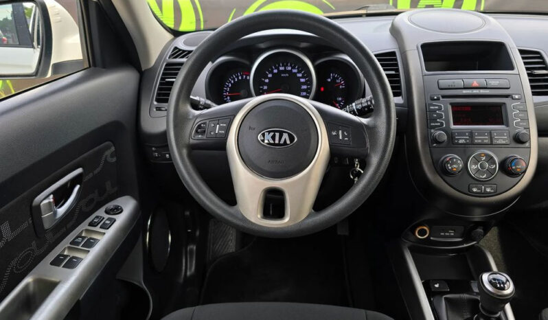 KIA Soul  | FWD (przód) | Manualna | 140 KM | Biały full