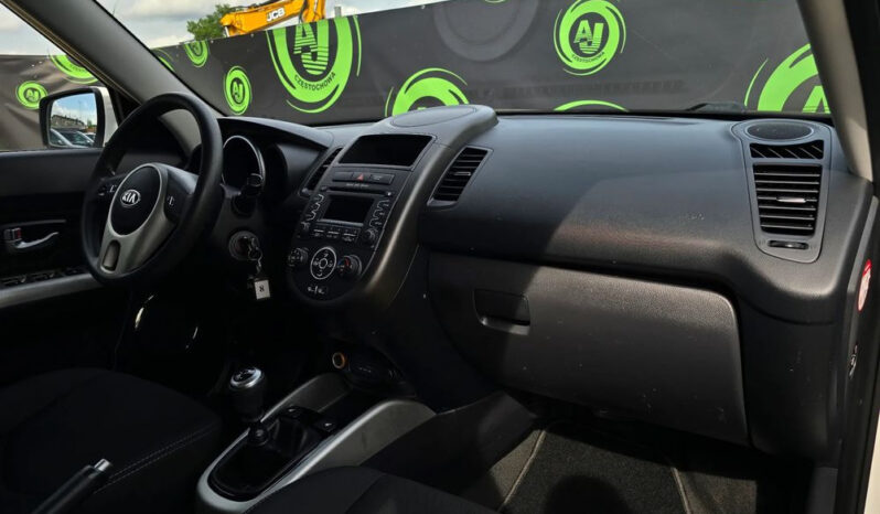 KIA Soul  | FWD (przód) | Manualna | 140 KM | Biały full