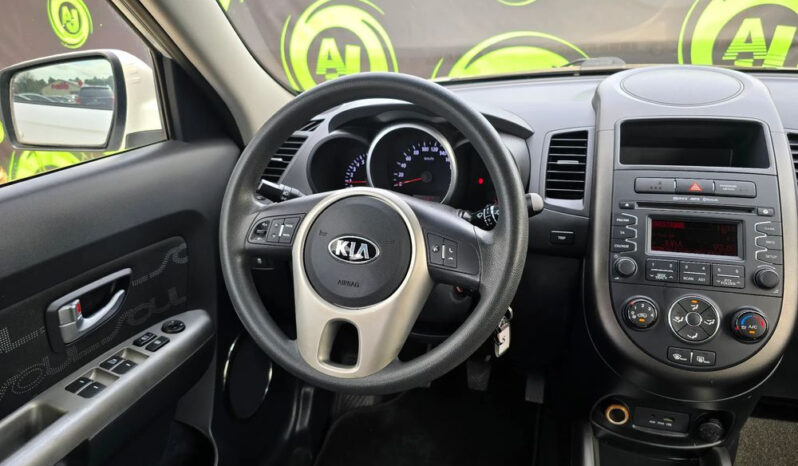 KIA Soul  | FWD (przód) | Manualna | 140 KM | Biały full