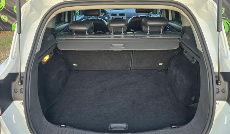 FORD Kuga  | 4×4 (doł. automatycznie) | Manualna | 163 KM | Biały full