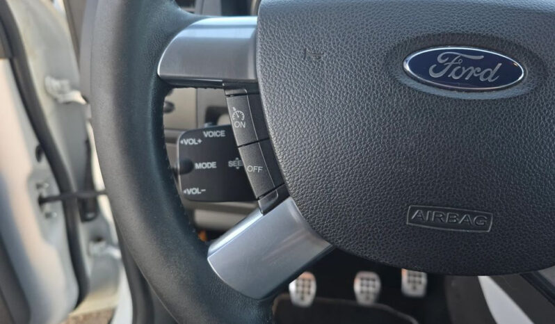 FORD Kuga  | 4×4 (doł. automatycznie) | Manualna | 163 KM | Biały full