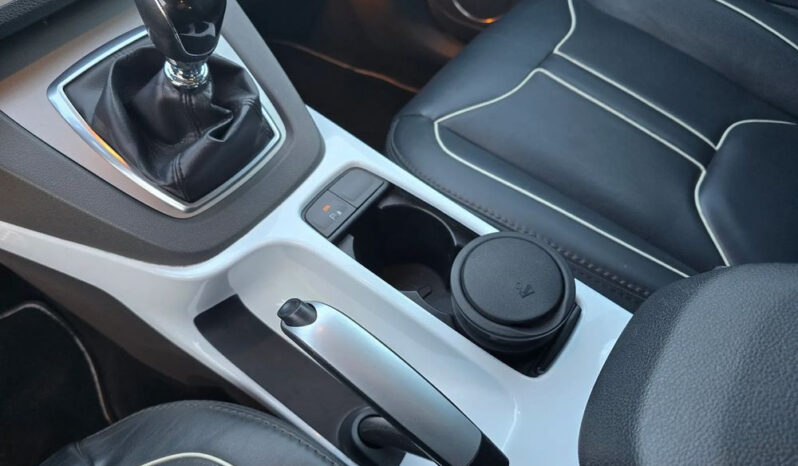FORD Kuga  | 4×4 (doł. automatycznie) | Manualna | 163 KM | Biały full
