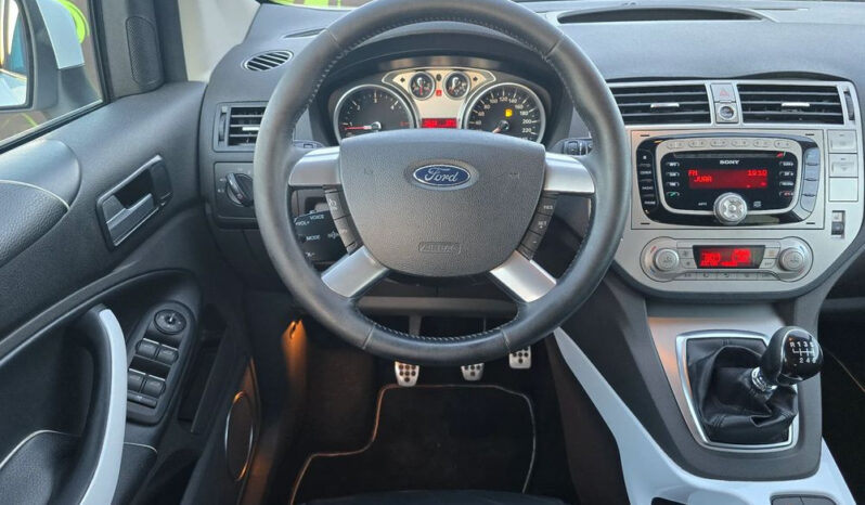 FORD Kuga  | 4×4 (doł. automatycznie) | Manualna | 163 KM | Biały full
