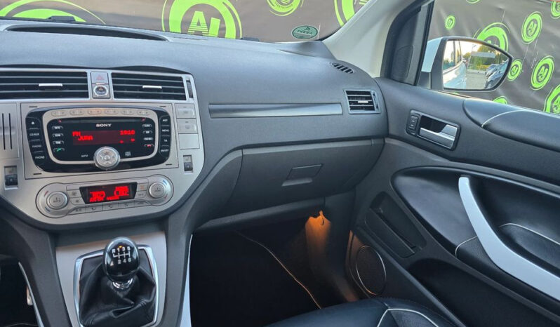 FORD Kuga  | 4×4 (doł. automatycznie) | Manualna | 163 KM | Biały full