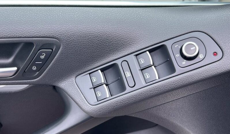 VOLKSWAGEN   Tiguan     160 KM    Manualna    4×4 (doł. automatycznie)    Złoty full