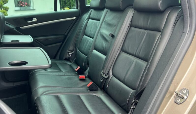 VOLKSWAGEN   Tiguan     160 KM    Manualna    4×4 (doł. automatycznie)    Złoty full