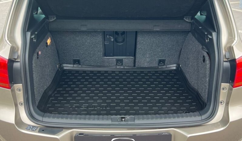 VOLKSWAGEN   Tiguan     160 KM    Manualna    4×4 (doł. automatycznie)    Złoty full