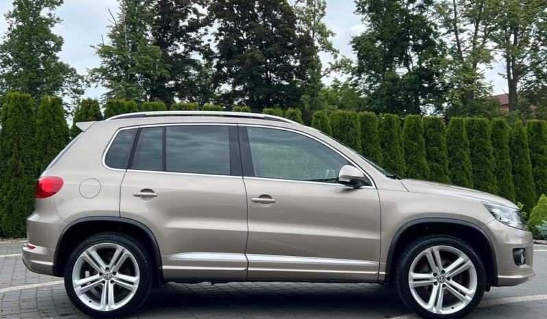 VOLKSWAGEN   Tiguan     160 KM    Manualna    4×4 (doł. automatycznie)    Złoty full