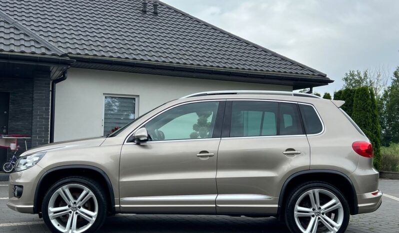 VOLKSWAGEN   Tiguan     160 KM    Manualna    4×4 (doł. automatycznie)    Złoty full