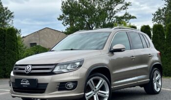 VOLKSWAGEN   Tiguan     160 KM    Manualna    4×4 (doł. automatycznie)    Złoty full