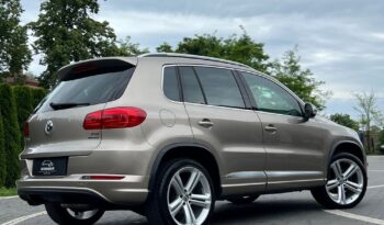 VOLKSWAGEN   Tiguan     160 KM    Manualna    4×4 (doł. automatycznie)    Złoty full