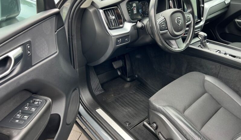 VOLVO   XC 60    250 KM    Automatyczna    FWD (przód)    Szary full