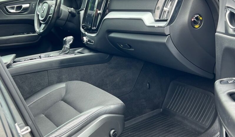 VOLVO   XC 60    250 KM    Automatyczna    FWD (przód)    Szary full