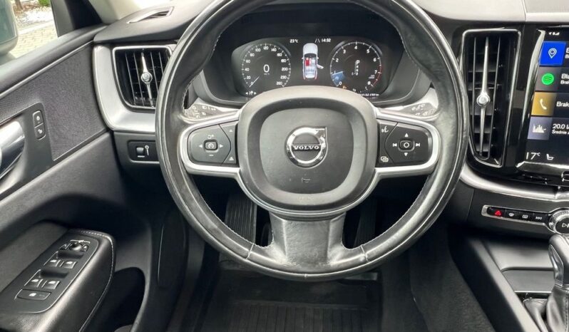 VOLVO   XC 60    250 KM    Automatyczna    FWD (przód)    Szary full