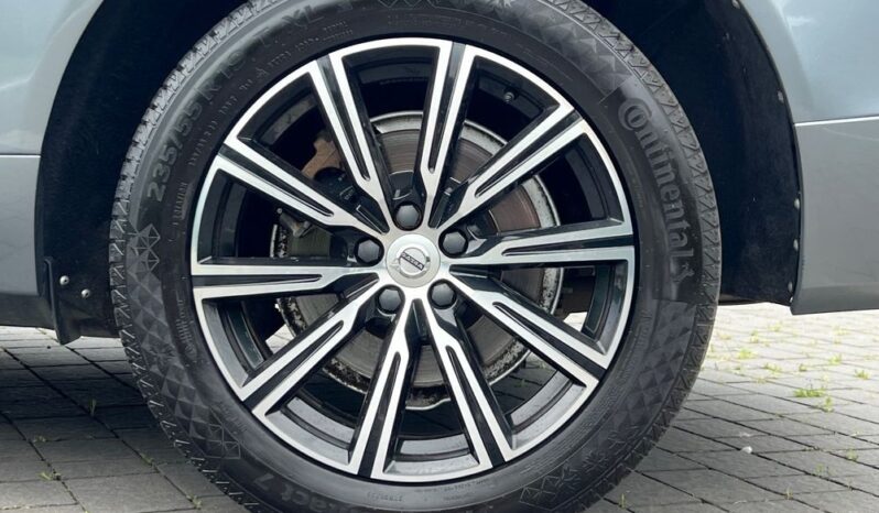 VOLVO   XC 60    250 KM    Automatyczna    FWD (przód)    Szary full