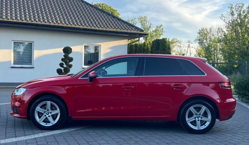 AUDI   A3     150 KM    Manualna    FWD (przód)    Czerwony full