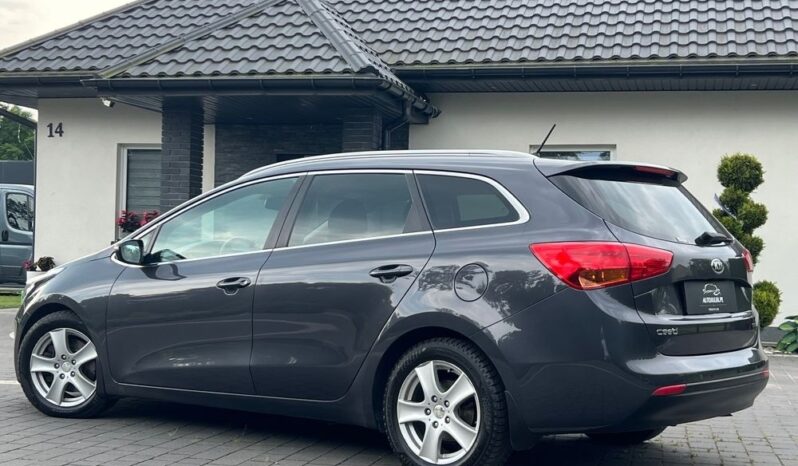 KIA   Ceed     128 KM    Manualna    FWD (przód)    Szary full