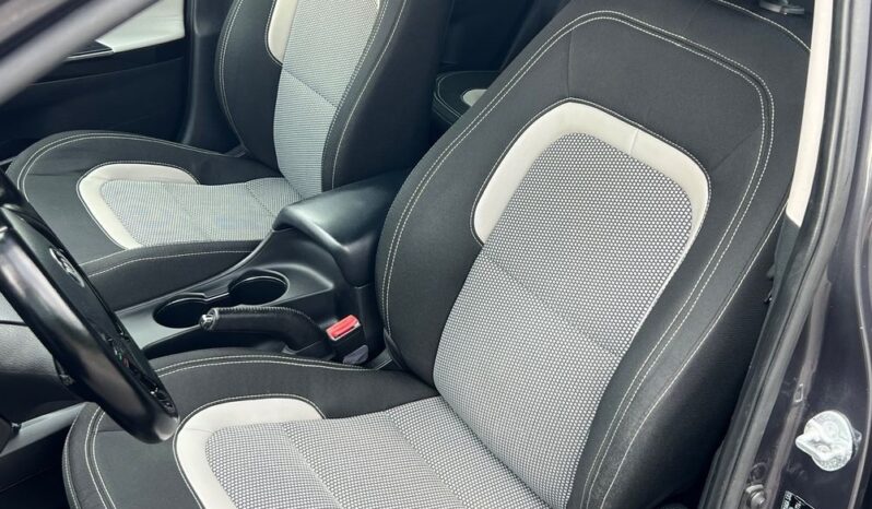 KIA   Ceed     128 KM    Manualna    FWD (przód)    Szary full