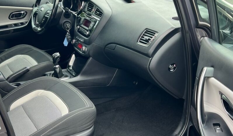 KIA   Ceed     128 KM    Manualna    FWD (przód)    Szary full