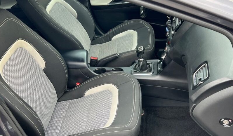 KIA   Ceed     128 KM    Manualna    FWD (przód)    Szary full
