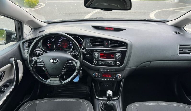 KIA   Ceed     128 KM    Manualna    FWD (przód)    Szary full