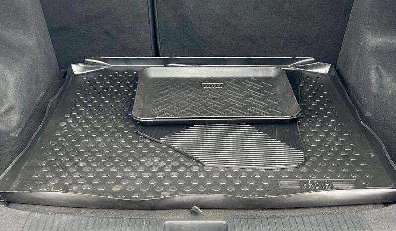 KIA   Ceed     128 KM    Manualna    FWD (przód)    Szary full