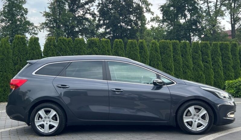 KIA   Ceed     128 KM    Manualna    FWD (przód)    Szary full