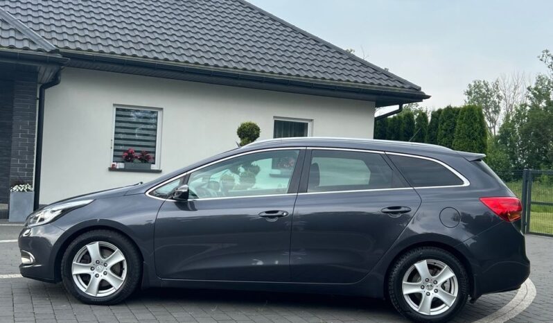 KIA   Ceed     128 KM    Manualna    FWD (przód)    Szary full