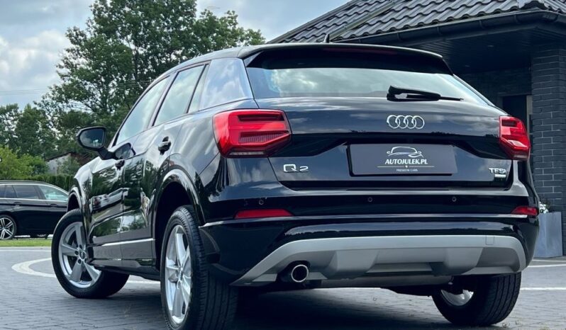 AUDI   Q2     116 KM    Manualna    FWD (przód)    Czarny full