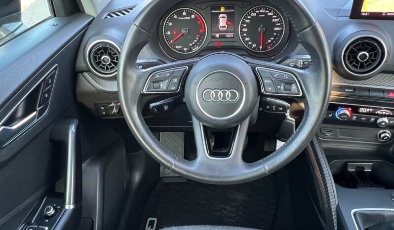 AUDI   Q2     116 KM    Manualna    FWD (przód)    Czarny full